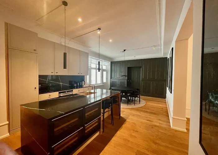 Beautiful 3 Bedroom Flat Next To The Marble Church