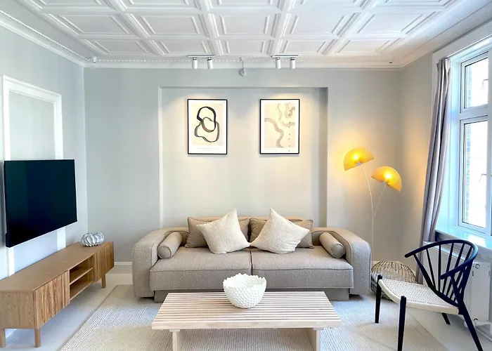 Two Bedroom Flat In Vibrant Area