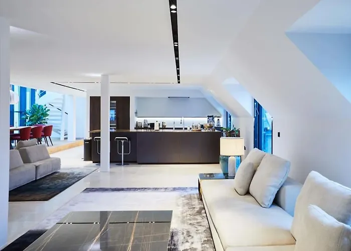 Luxurious 2 Bedroom Penthouse