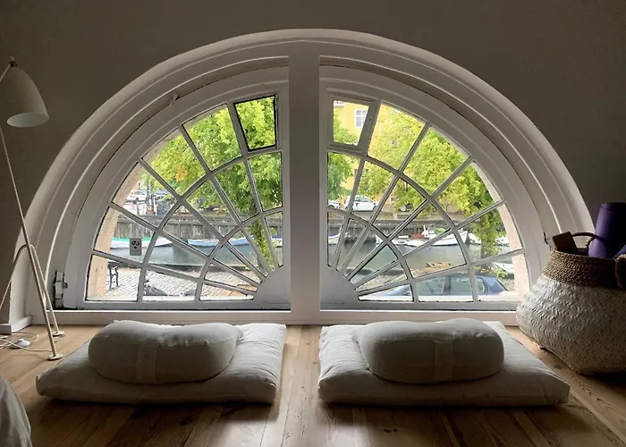 Christianshavn Canalside Luxury Apartment