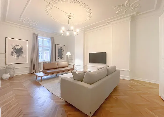 Large & Modern 4 Bedroom Flat
