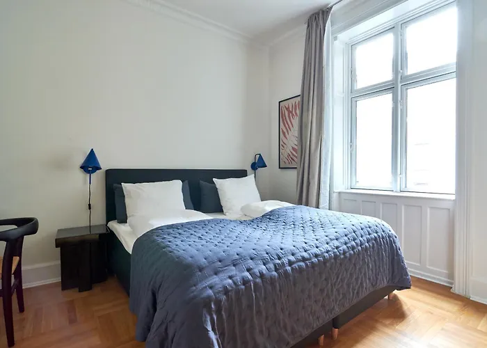 Spacious 3 Bedroom Manor Flat Next To Tivoli