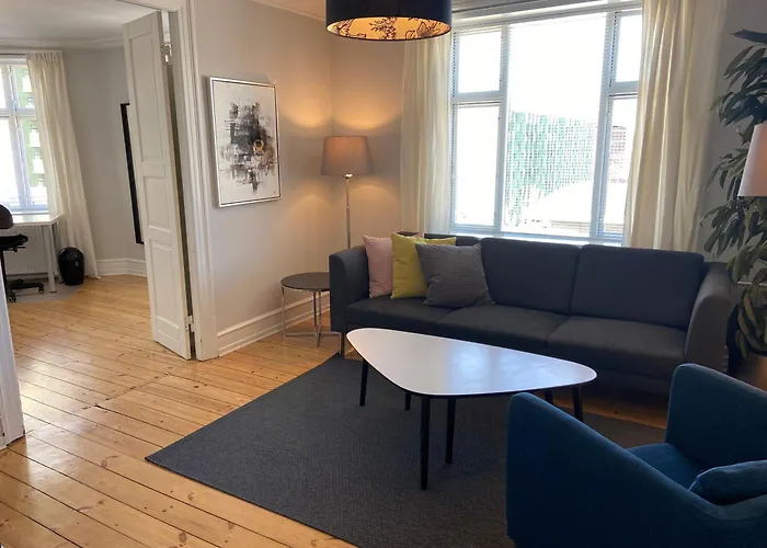 Bright 2-Bedroom Apartment In Elegant Osterbro