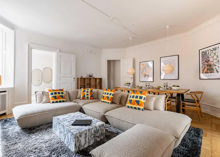 Rare 4Br Apartment W Unique Details In Cph City