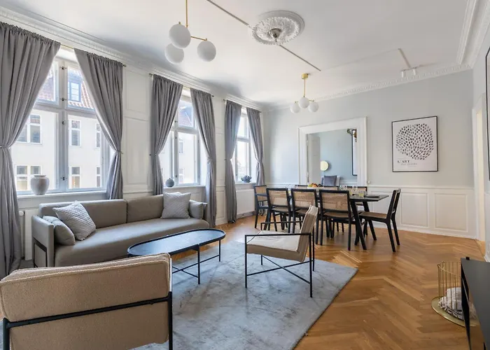 Large Flat With Canal View In Central Cph City