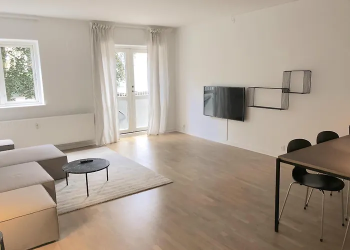 Spacious 1-Bed In Frederiksberg W Balcony