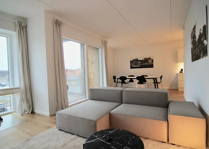 Fantastic 2-Bed W Balcony In North Habour
