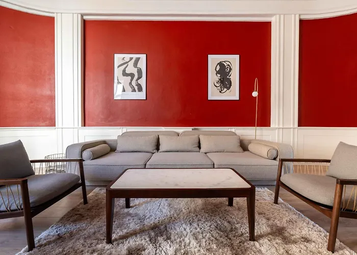 Deluxe Flat At Perfect Location