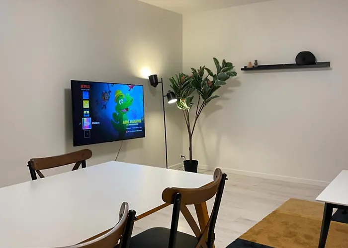 Cozy Backhouse With Large Private Garden