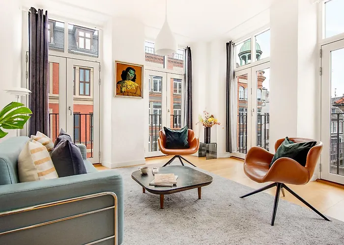 Sanders Leaves - Pleasant Four-Bedroom Apartment In Downtown Copenhagen
