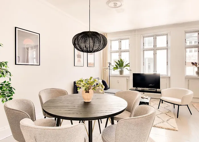 Sanders City - Nimble One-Bedroom Apartment In The Lovely Capital
