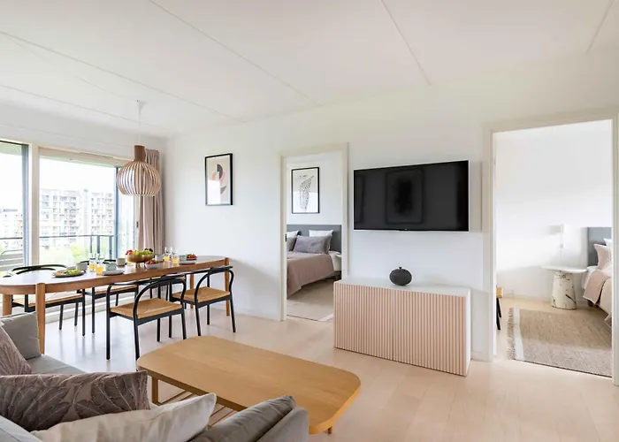 Stylish 3Br Apartment W Two Balconies