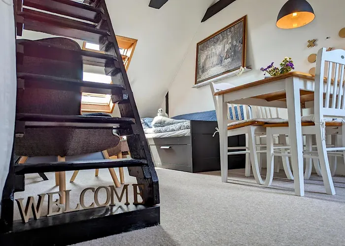 Cozy Haven - Bright Small Rooms, Easy Public Transport