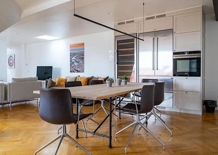 Central Penthouse With Panoramic Private Terrace