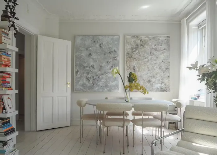 Artsy & Bright - Scandinavian Apartment