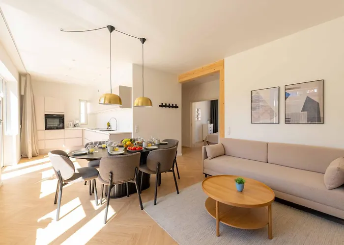 Newly Renovated 2Br With Large Balcony