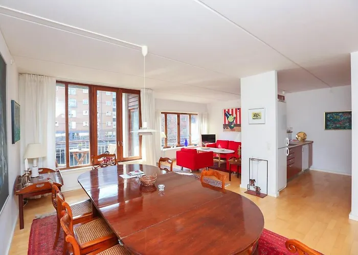 Bright, Spacious And Trendy Apartment In Cph