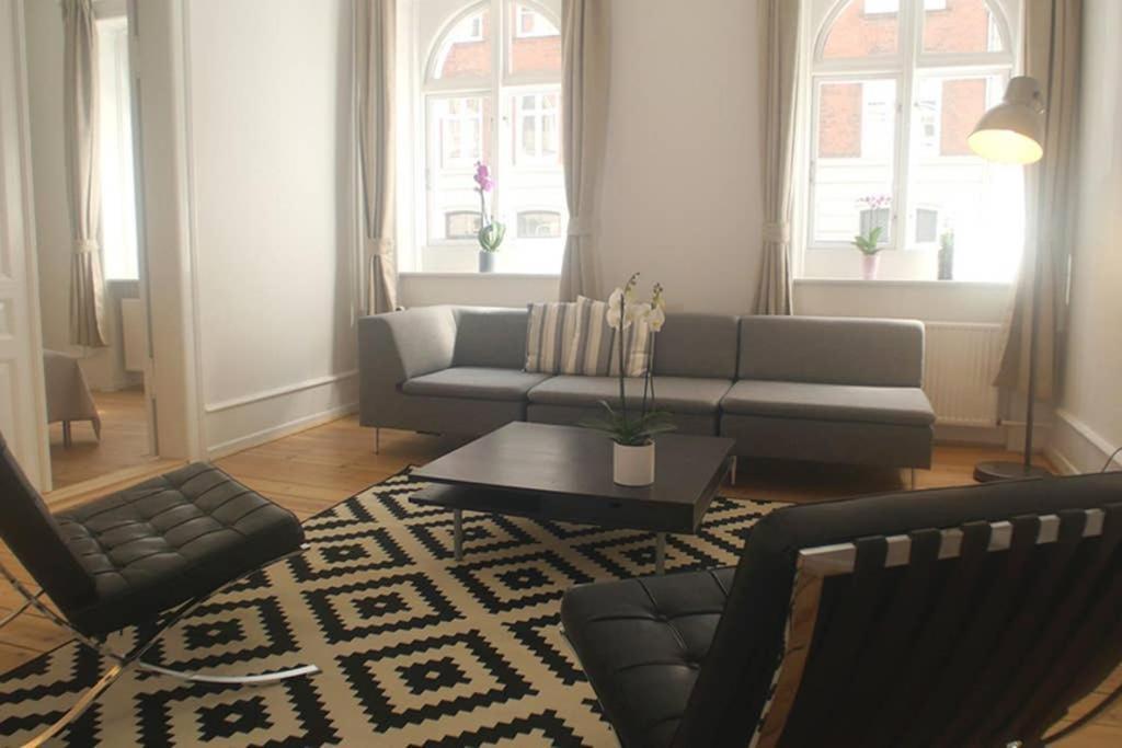 Apartment Next To New Harbor / 3 Bedroom & 2 Bath Copenhagen