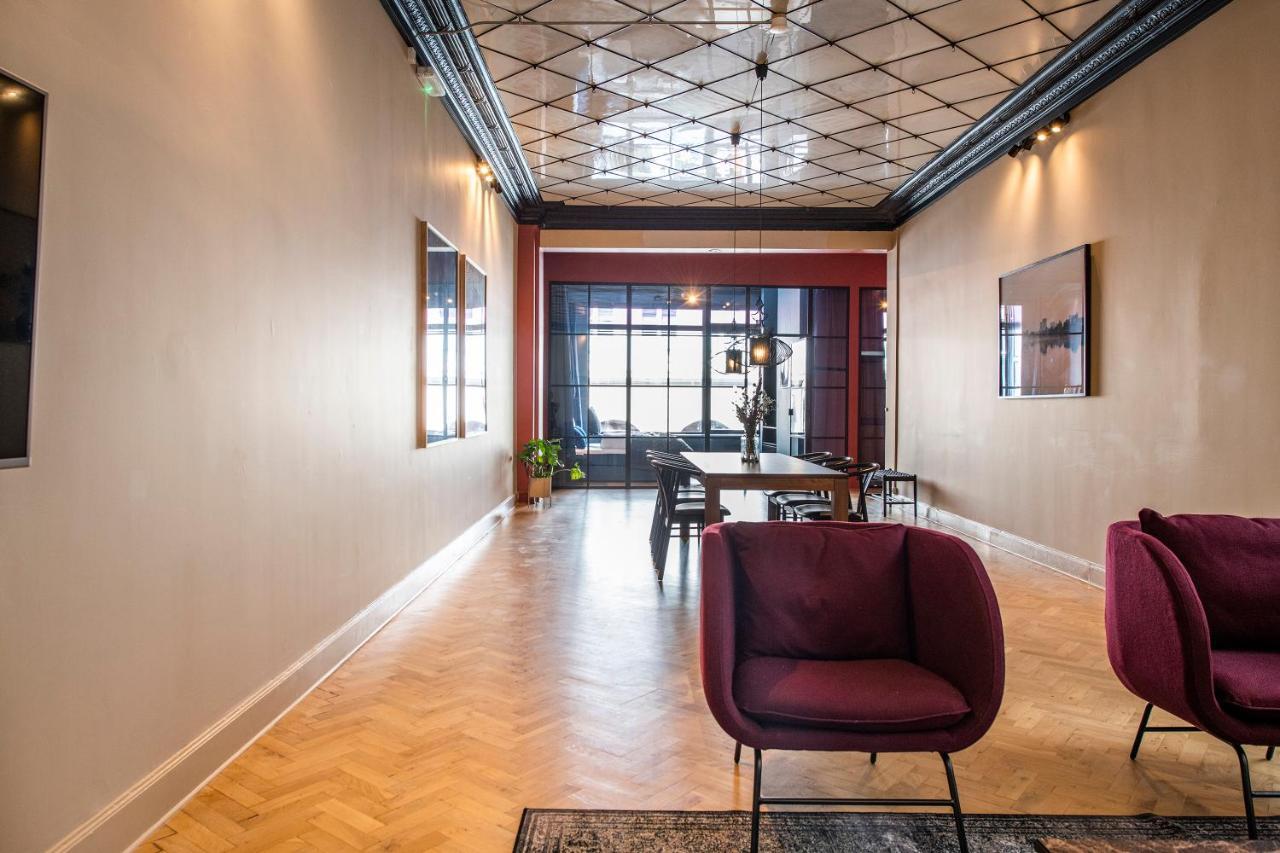 Huge Newly Redecorated Luxury Home *