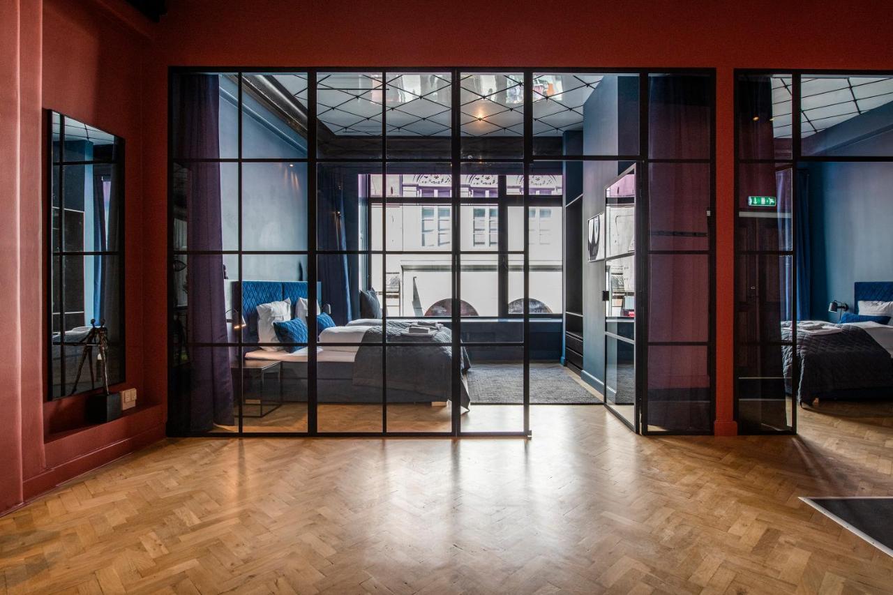 Huge Newly Redecorated Luxury Home