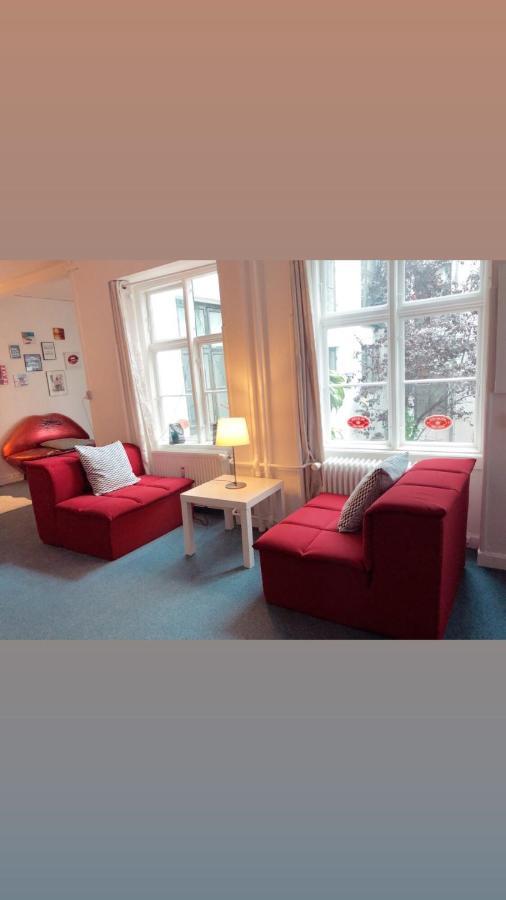 Cozy Right Next To The Hall Apartment *