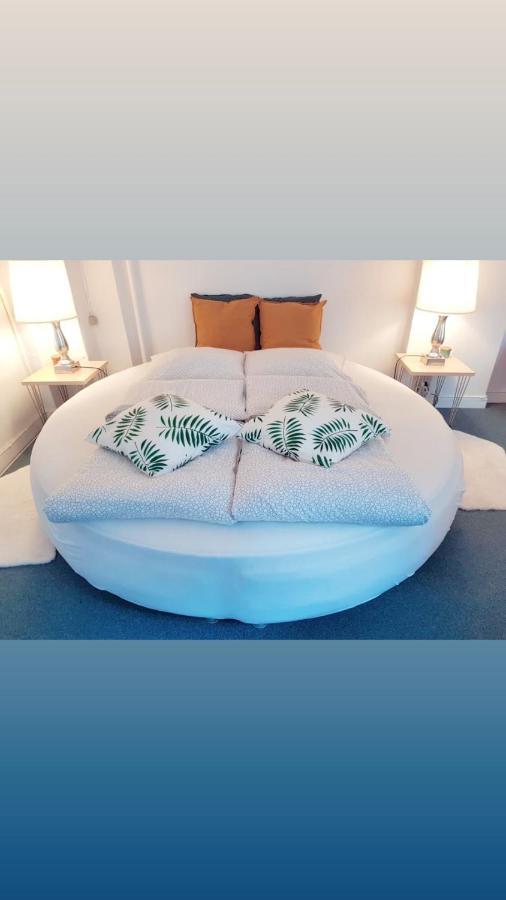 Cozy Right Next To The Hall Apartment