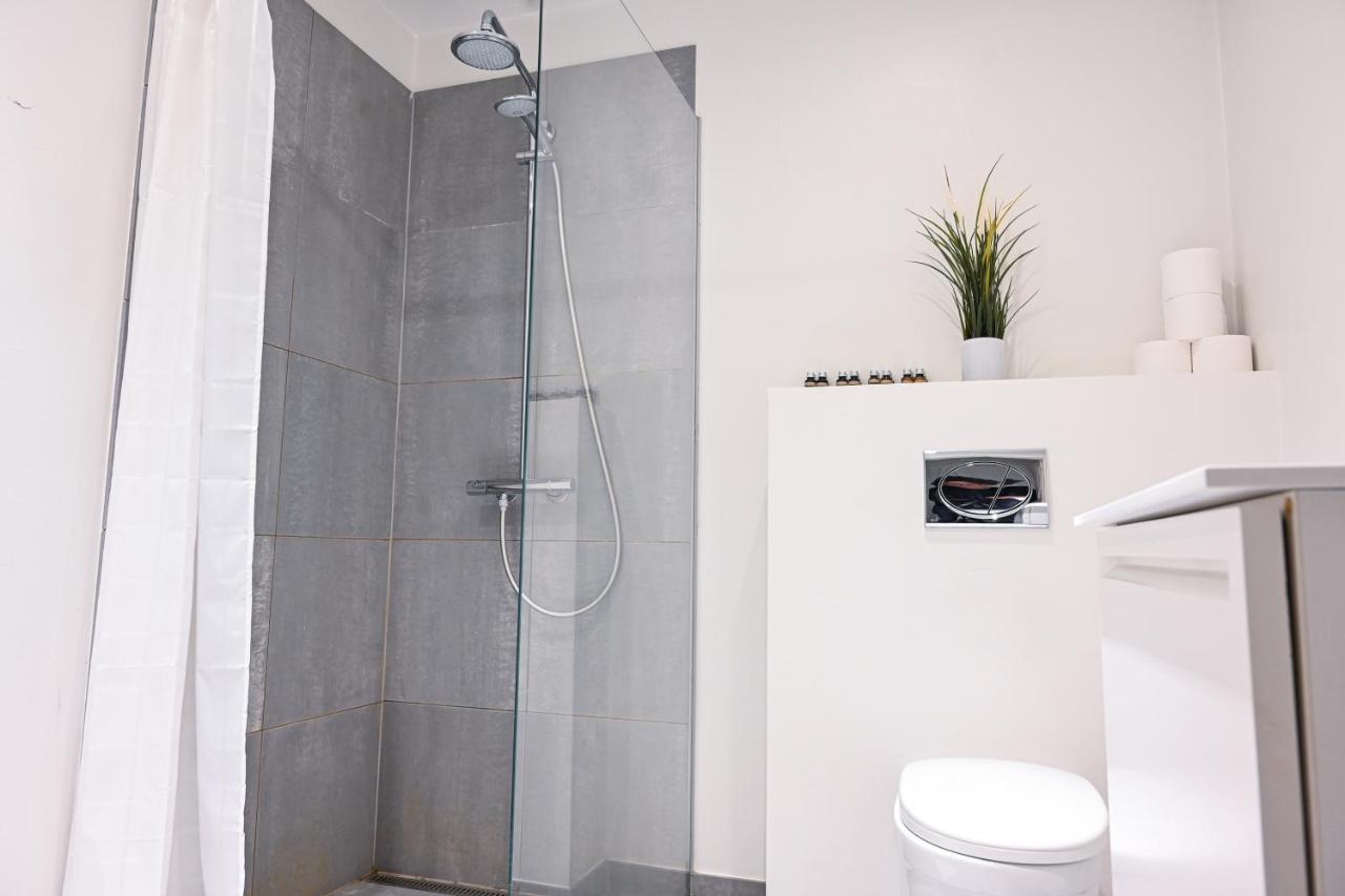 Spacious 2-bedroom In The Trendy Area Of Vesterbro Apartment *