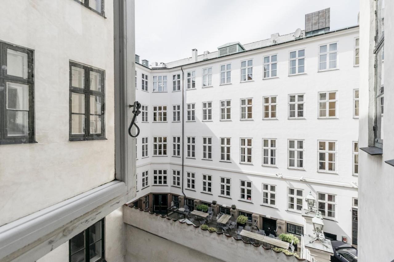 Apartment Large Flat With Canal View In Cph