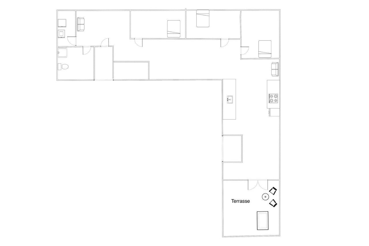 Spacious 3-bedroom With A Rooftop Terrace In The Center Of Apartment *