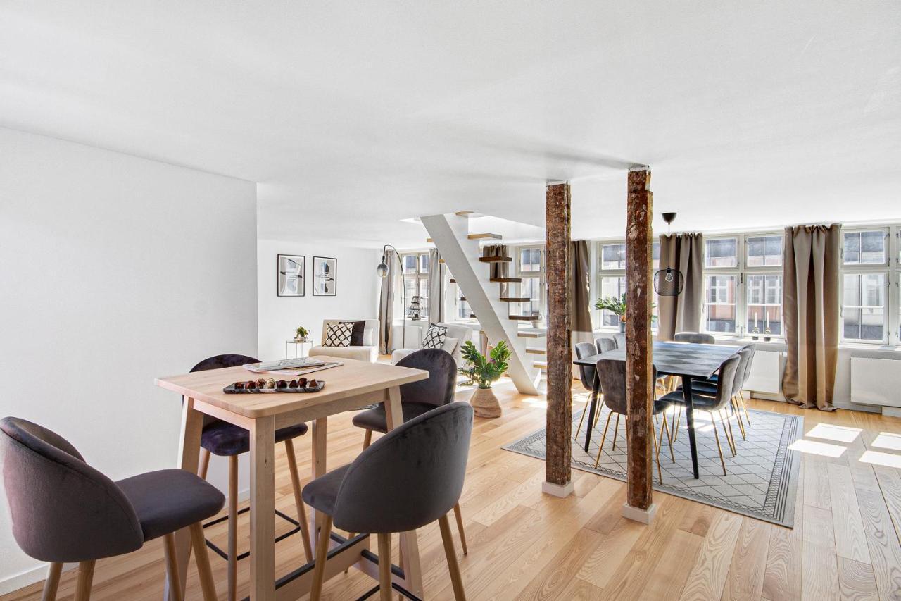 Sanders Regent - Treasured Three-bedroom Near Square Huoneisto