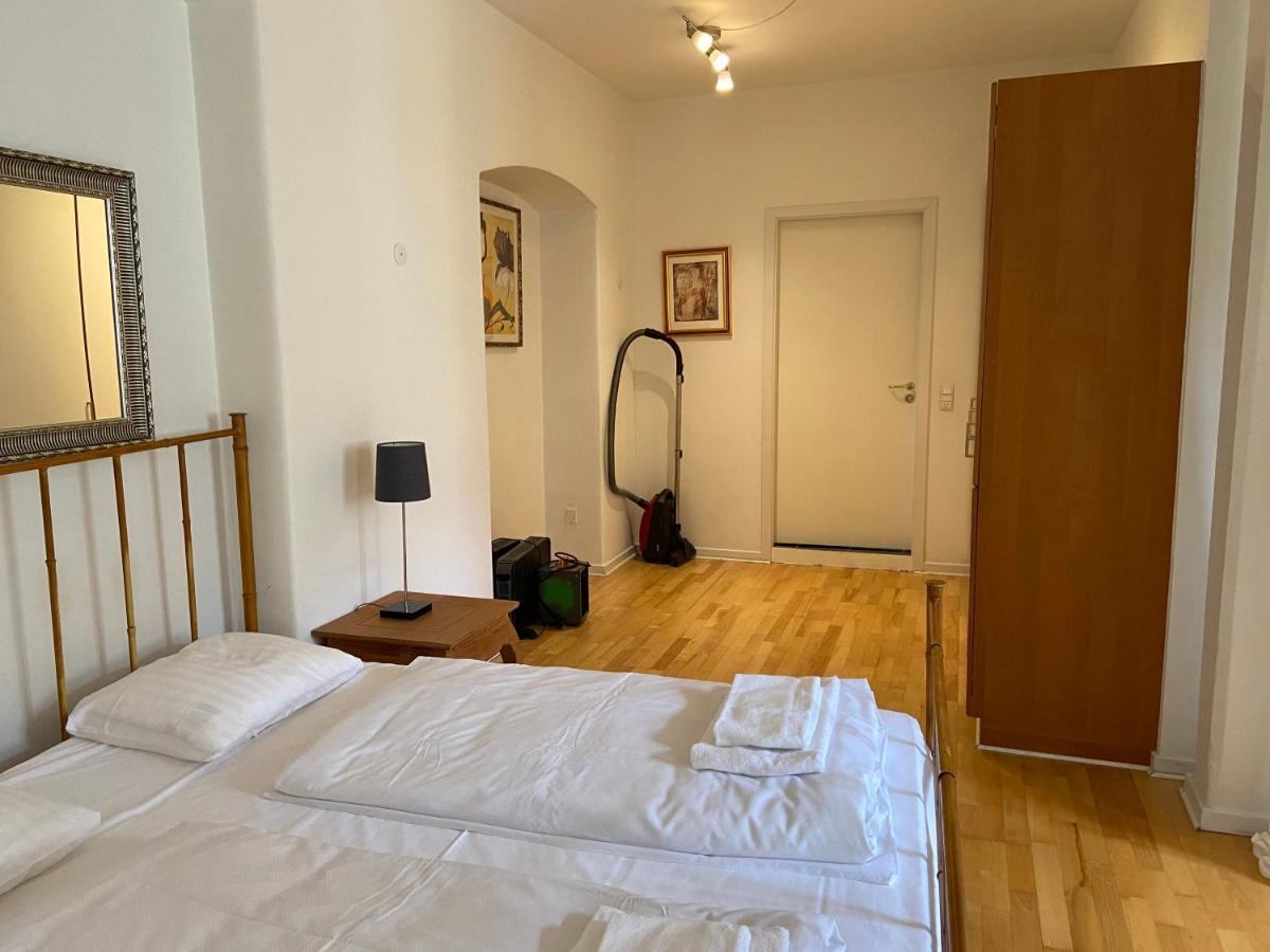 Elegant In Historic City Center Huoneisto