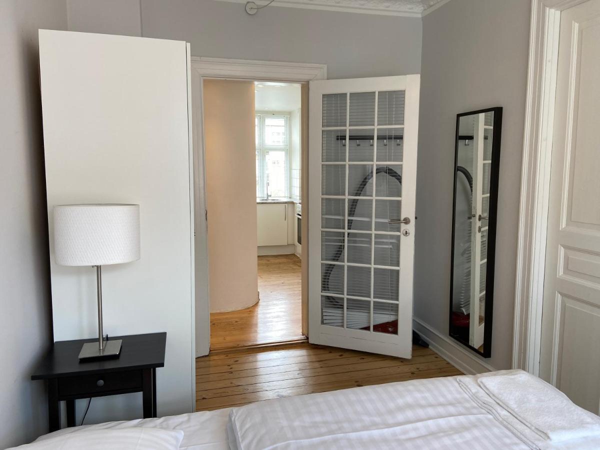 Bright 2-bedroom In Sophisticated Frederiksberg Apartment *