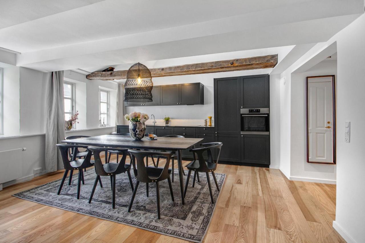 Sanders Regent - Smart Two-bedroom Near Square Appartement