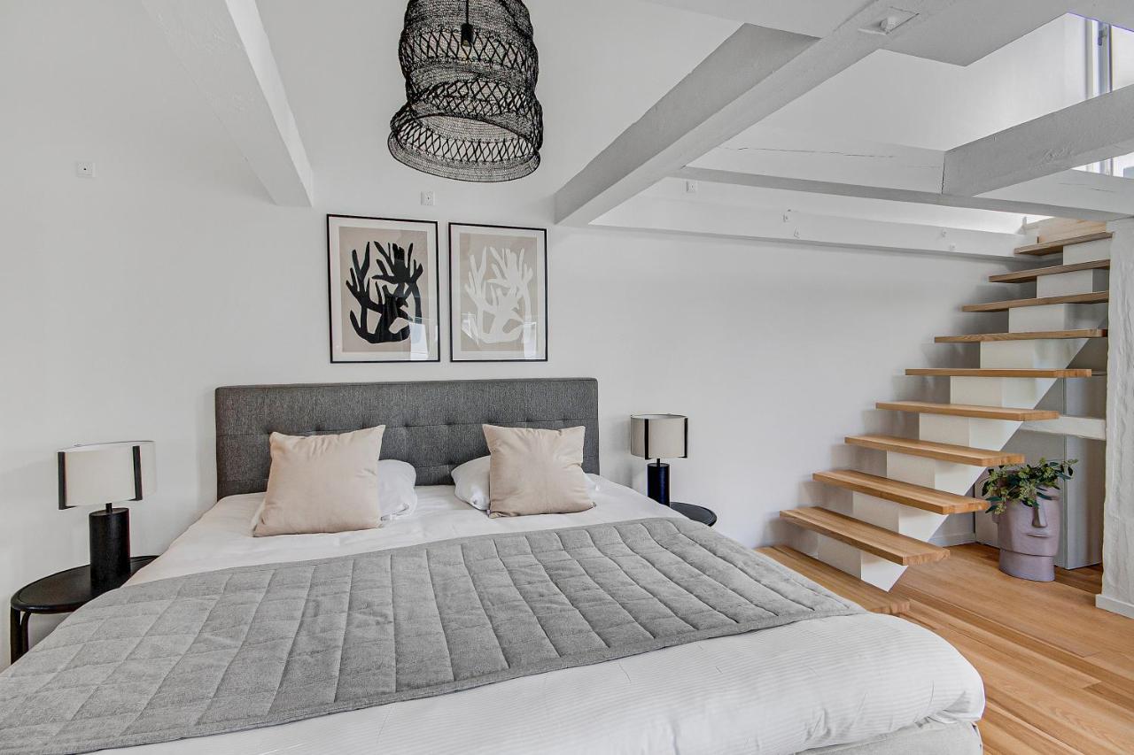 Sanders Regent - Smart Two-bedroom Near Square