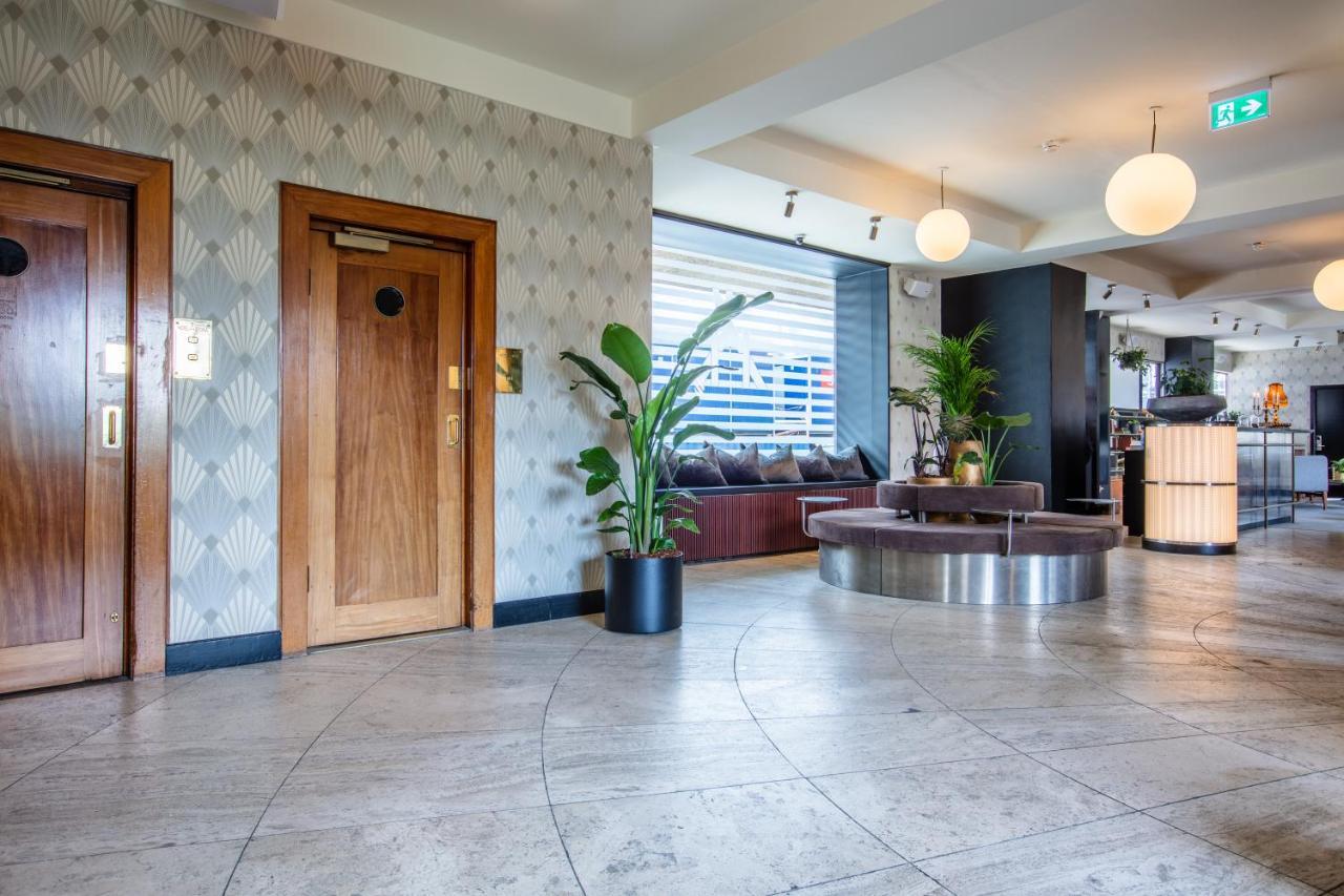 Astoria, Western Signature Collection