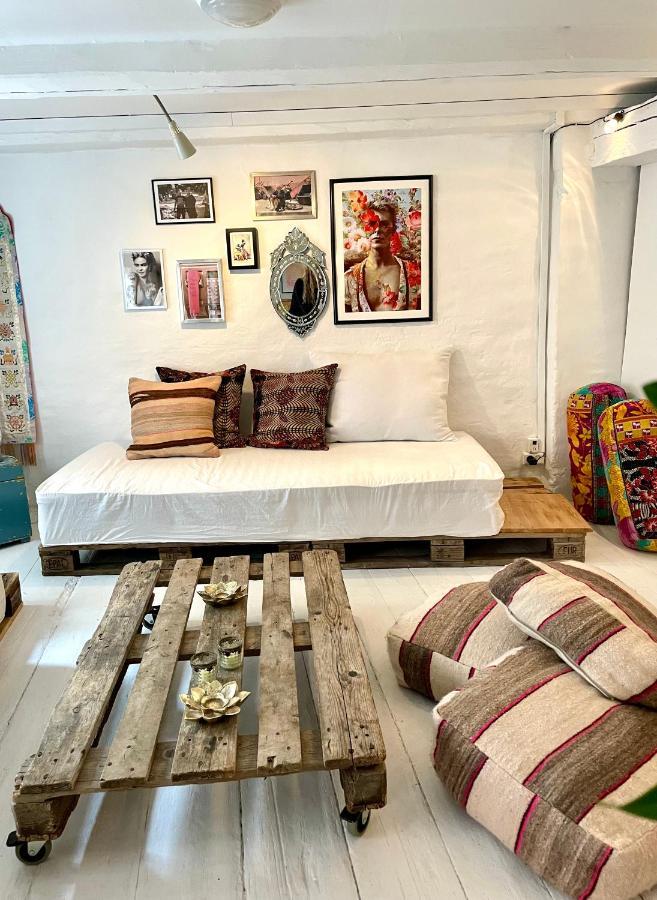 A Charming And Beautiful Oasis In The Heart Of *