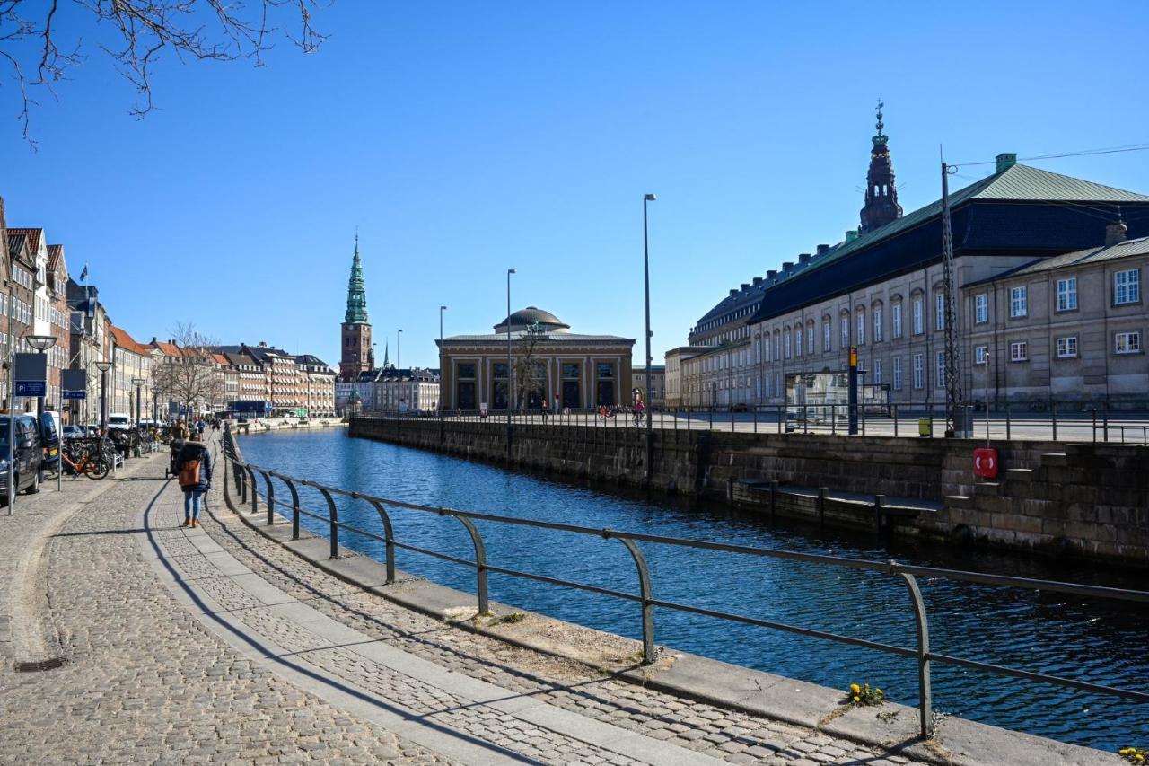 Sanders Merchant - Lovely Two-bedroom In Center Of Apartment *