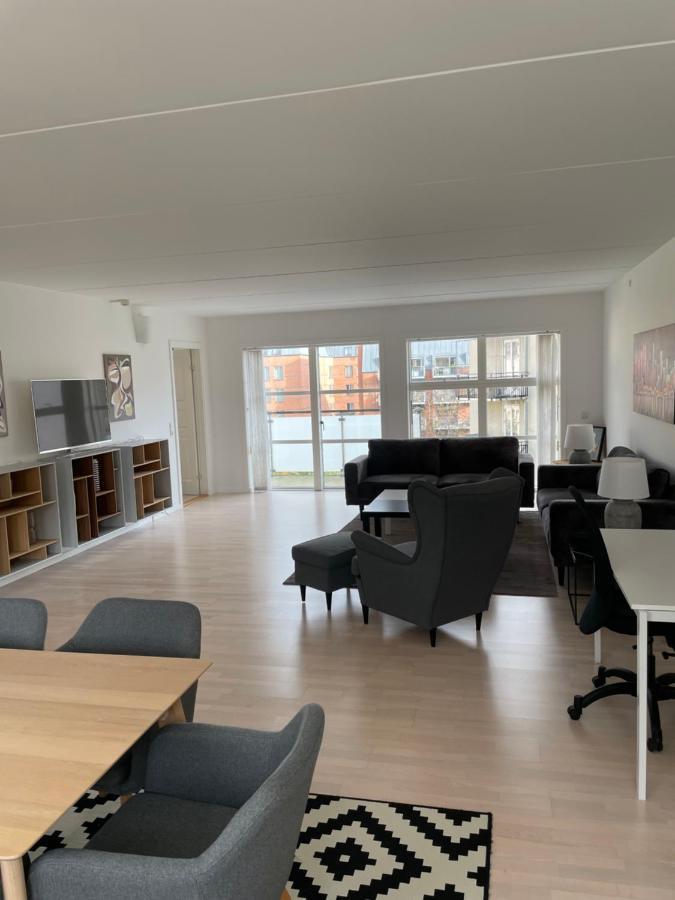 Lux Apartment, 2 Full Bathrooms, 4th