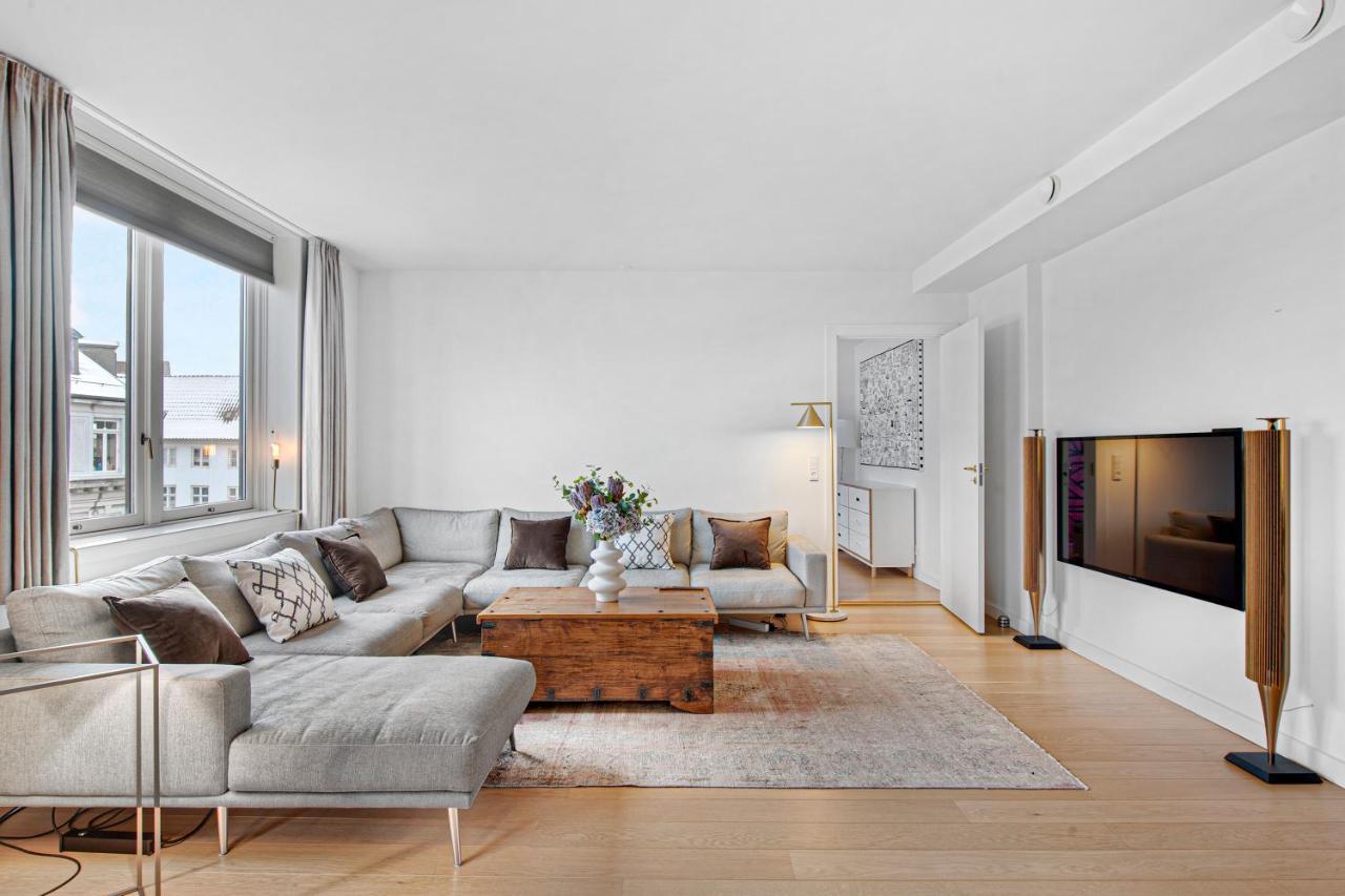 Sanders Monarch - Charming One-bedroom With Two Balconies *