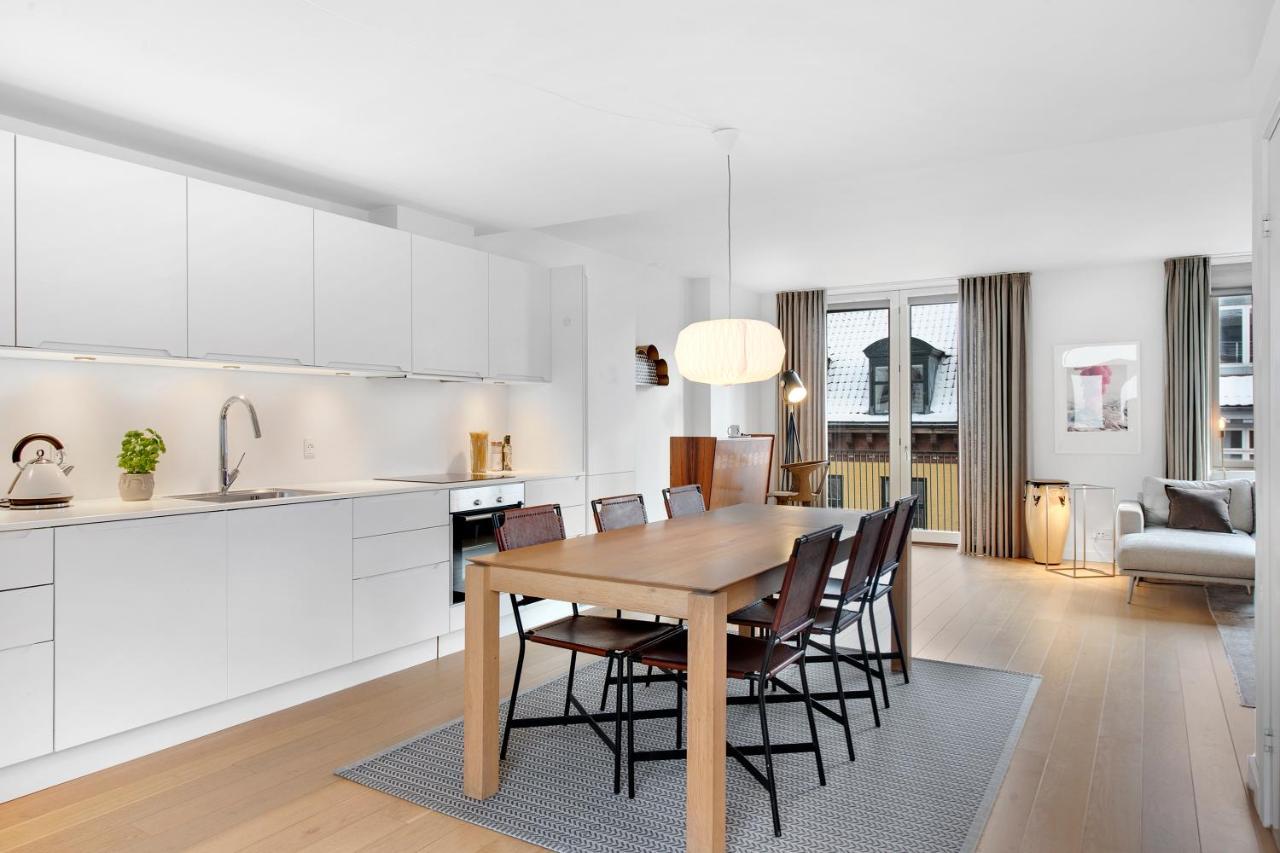 Sanders Monarch - Charming One-bedroom With Two Balconies