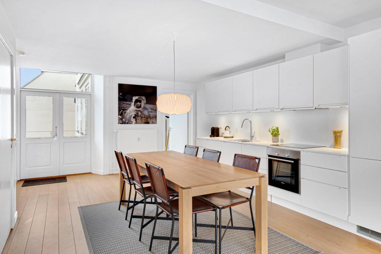 Sanders Monarch - Charming One-bedroom With Two Balconies *