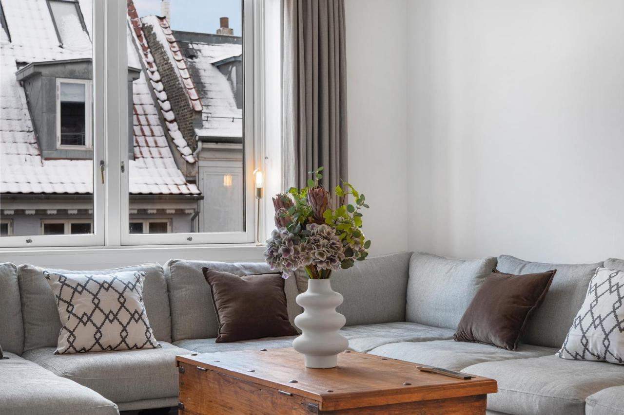 Sanders Monarch - Charming One-bedroom With Two Balconies