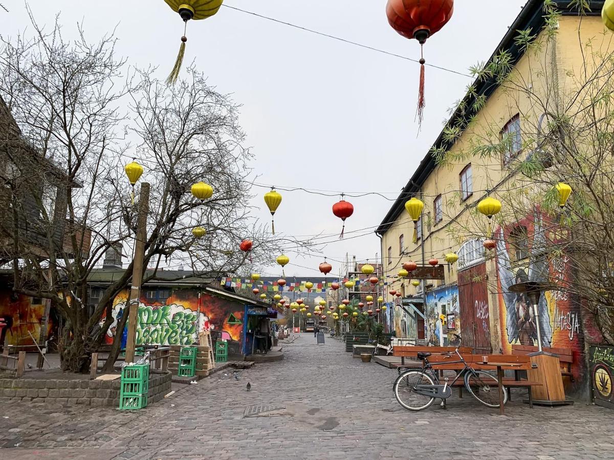 2br In Vibrant & Colourful Nyhavn Apartment Copenhagen