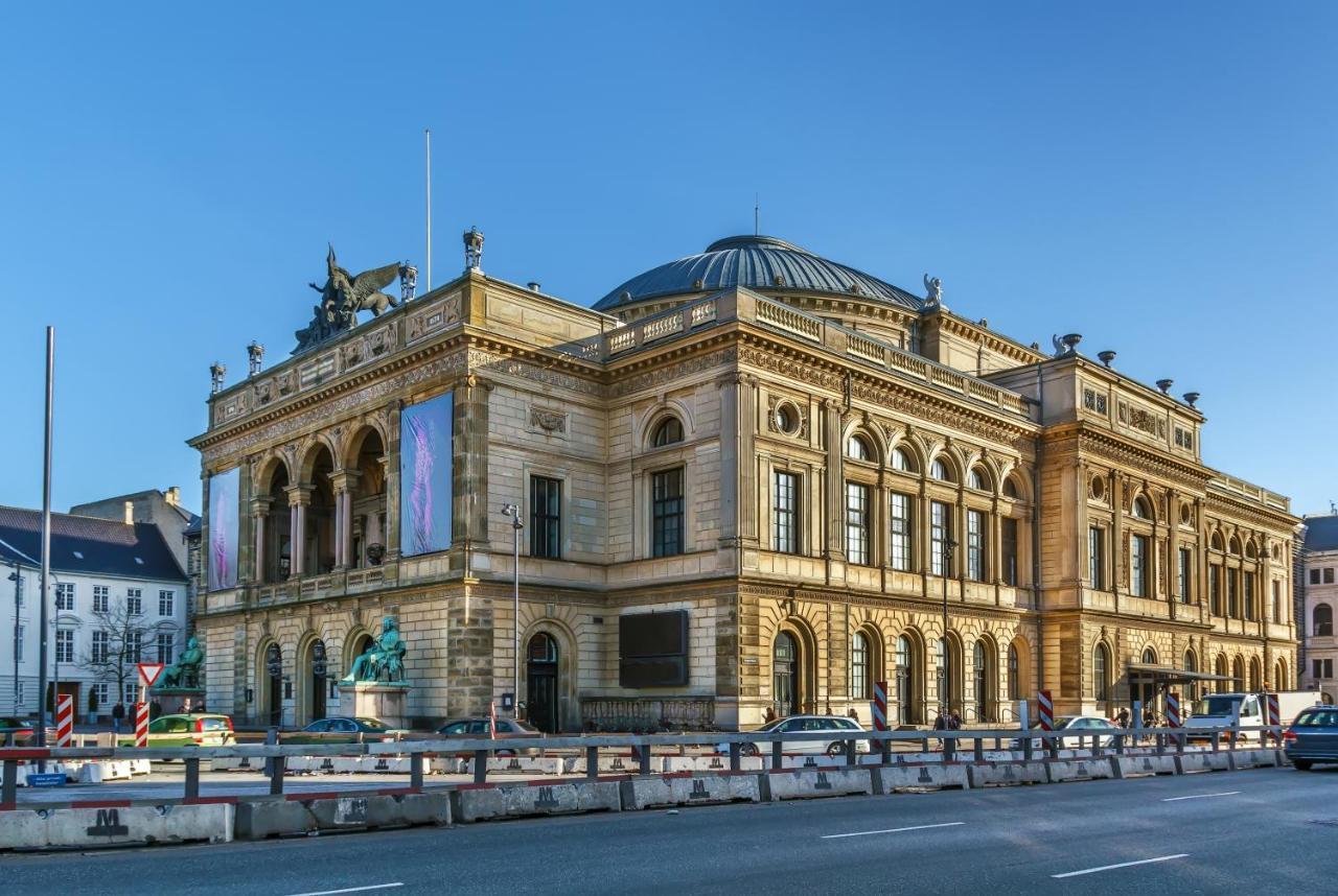 Stylish 4 Bedroom Flat In Cph