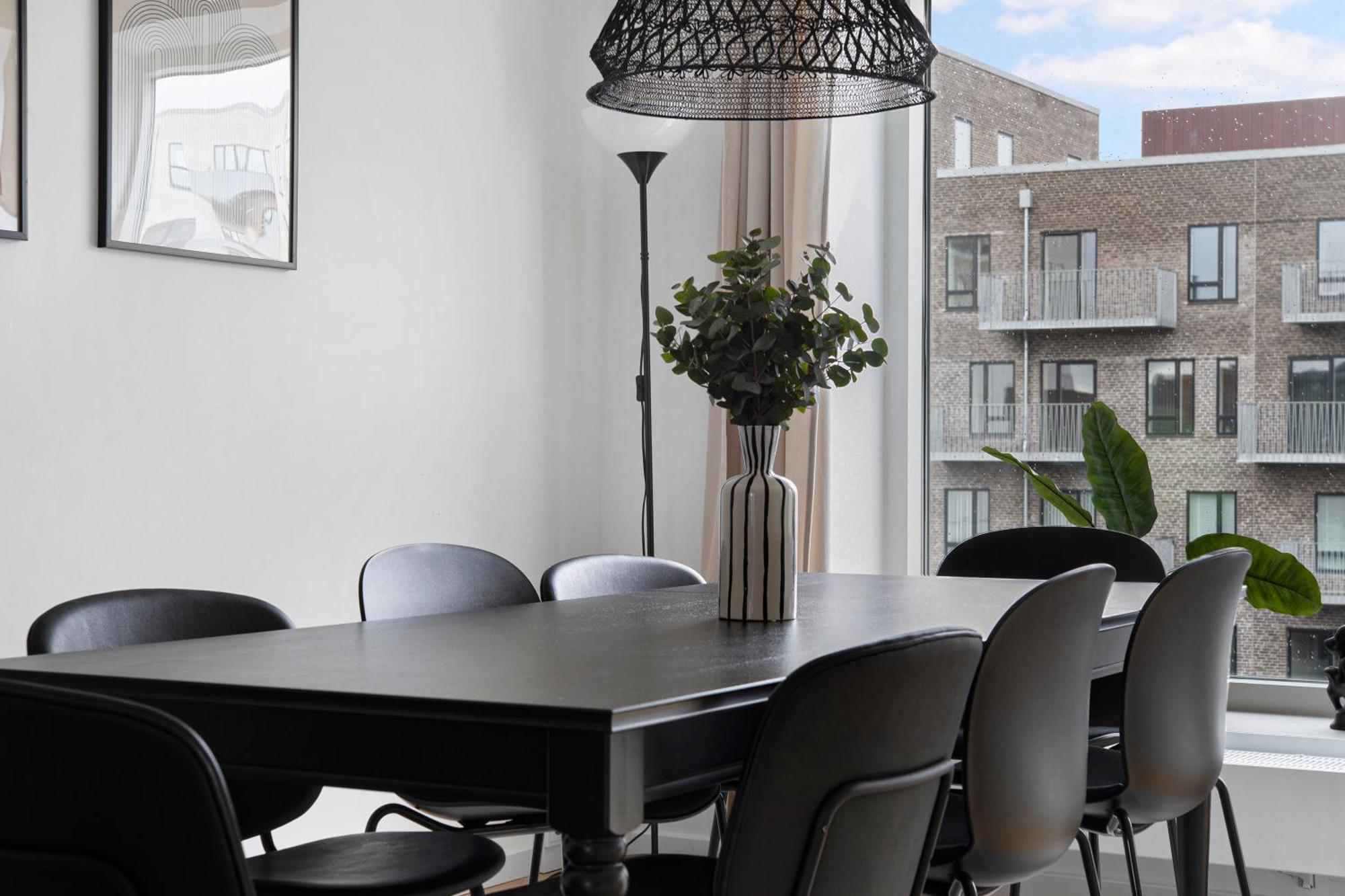 Sanders Arena - Precious Three-bedroom Close To Metro Station Lejlighed *