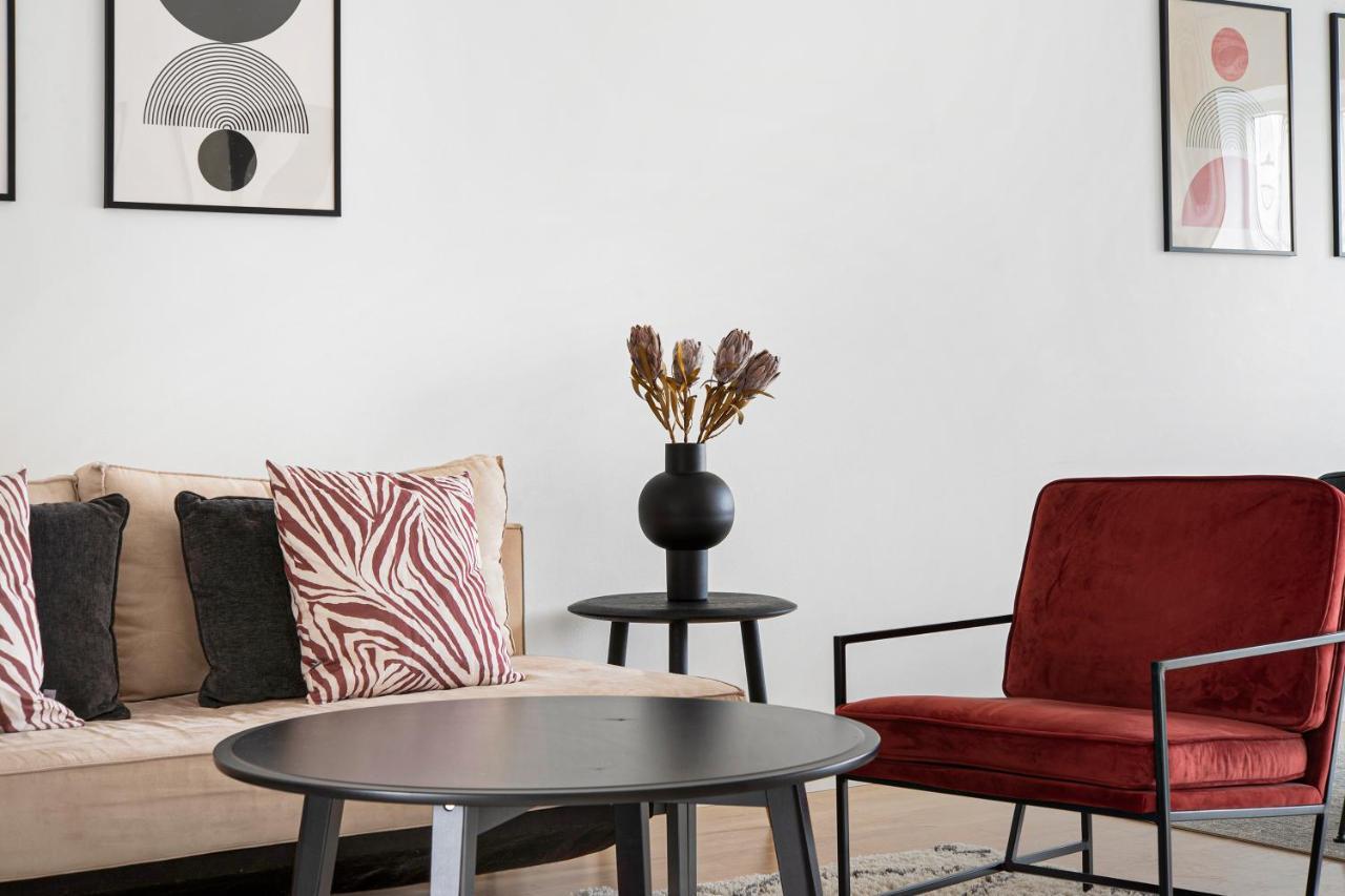 Apartment Sanders Arena - Precious Three-bedroom Close To Metro Station