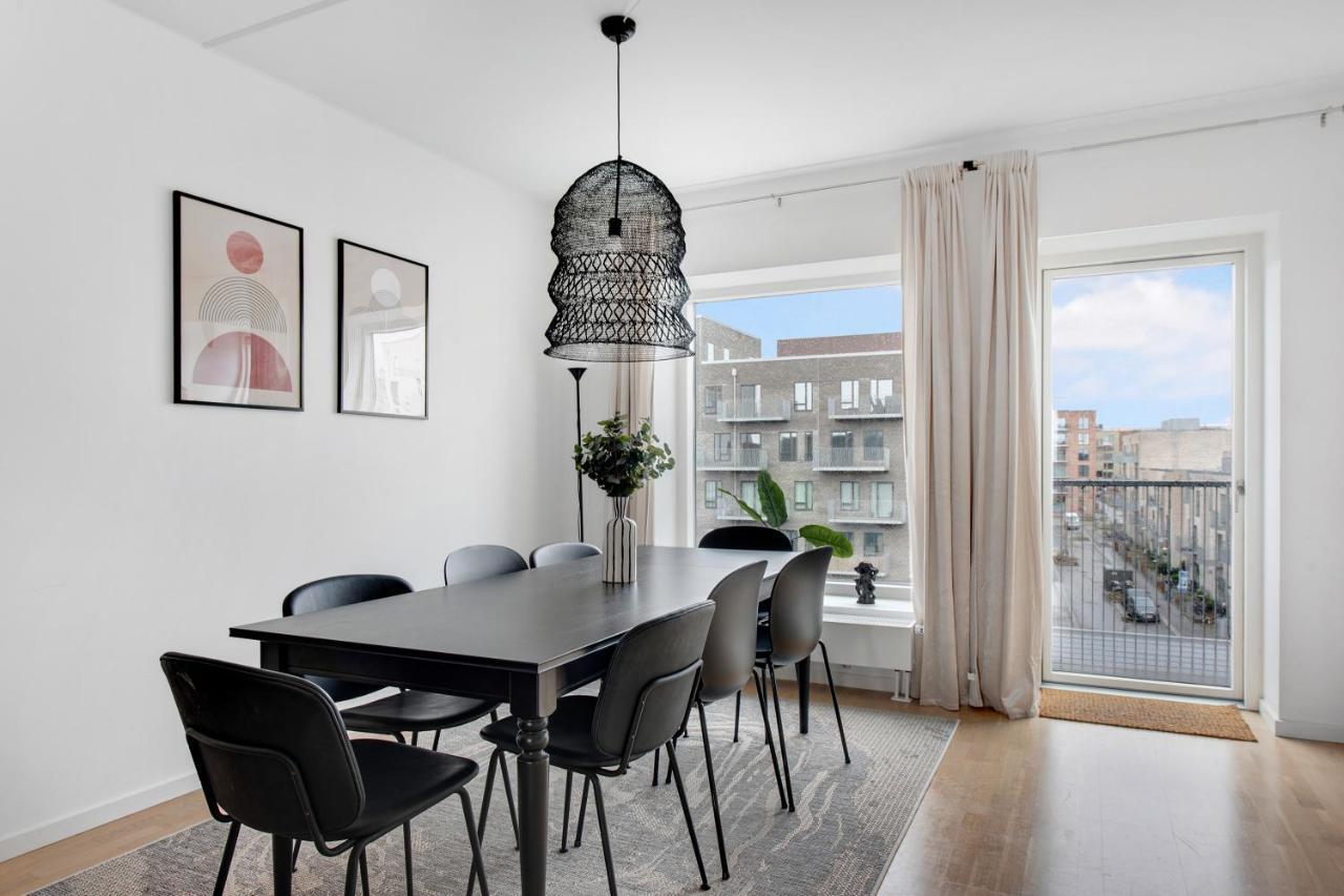 Sanders Arena - Precious Three-bedroom Close To Metro Station Lejlighed