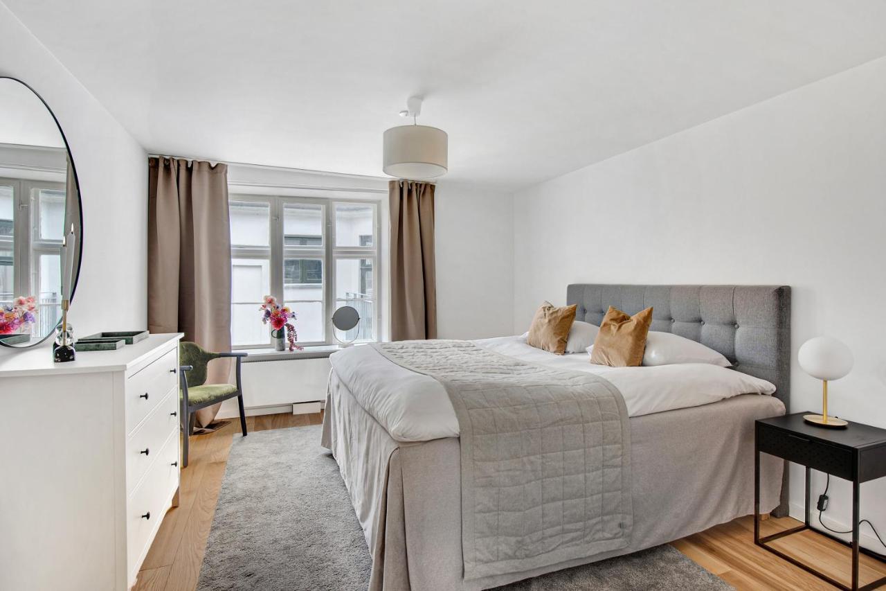 Sanders Regent - Chic Three-bedroom Near Square Apartment *