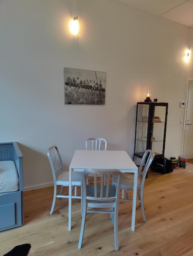 Beautiful Apartment In Hip Area Close To The Beach *