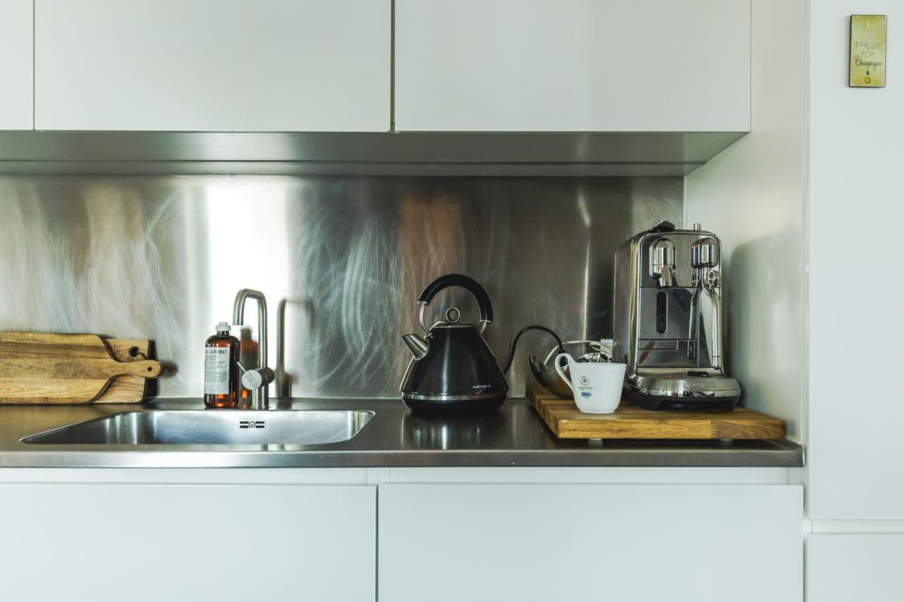Luxury Harbourfront Penthouse With Private Rooftop Huoneisto